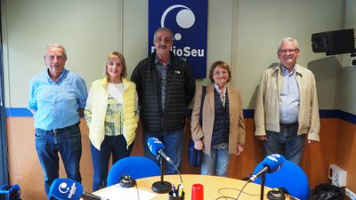 Membres de la Coral Veus de la Seu, als estudis de RàdioSeu