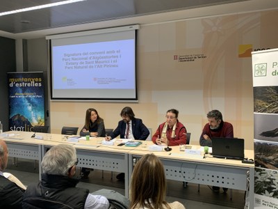 Signatura del conveni entre FGC i els parcs d'Aigüestortes i de l'Alt Pirineu (Foto: TES)