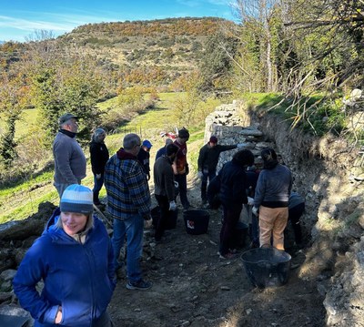 Curs sobre pedra seca al poble del Meüll, al Pallars Jussà (Foto: Josep M. Martí)