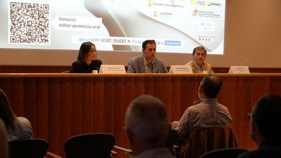 El director general de Polítiques de Muntanya, Carlos Guardia; la directora del Servei Meteorològic de Catalunya (SMC), Sarai Sarroca, i el subdirector d'Enginyeria Geològica i de Geofísica de l'ICGC, Joan Palau, a les Jornades Tècniques de Neu i Allaus (