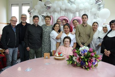 Felicitació institucional a Nativitat Rugall pel seu 100è aniversari (Fotos: Ajuntament de la Seu d'Urgell)