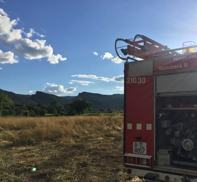 Camió de bombers a l'aeròdrom d'Organyà