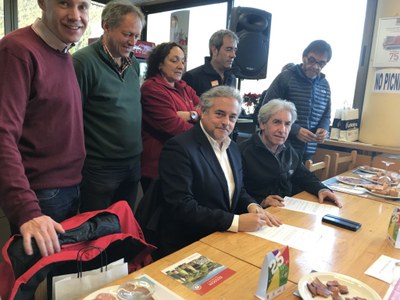 Signatura del conveni entre Ferrocarrils i la Federació d'Hostaleria de Girona (Foto: FGC)