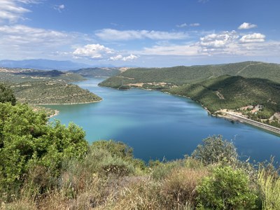 Estat de l'embassament de Rialb, a la zona de la presa, aquest mes de juliol (Foto: RàdioSeu)
