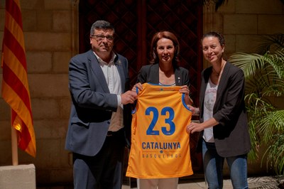 Ferran Aril, Anna Caula i Mireia Capdevila presenten el partit amistós Catalana-Ucraïna de bàsquet femení (Foto: M.A. Chazo / FCBQ)