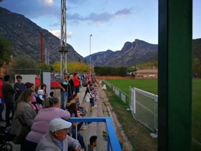 Públic al camp de les Lloredes (Foto: Aj. Organyà)