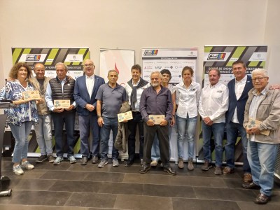 Reconeixement de la FAE a persones que han contribuït a la promoció de l'esquí a Andorra (Foto: FAE)