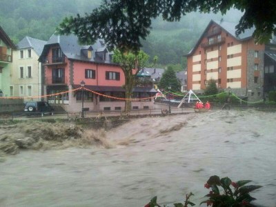 Garona - Desbordament a Vielha 18.06.13