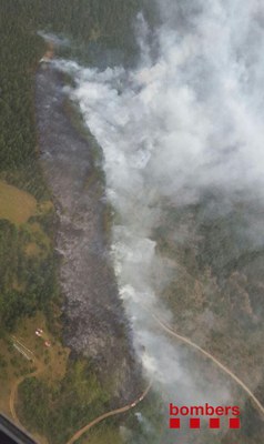 Incendi entre Meranges i Éller (foto: Bombers)