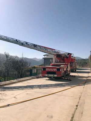 Un camió de Bombers en l'extinció d'un incendi a Coll de Nargó (Foto: Bombers Nargó)