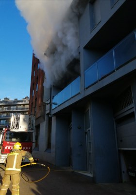 Incendi en un habitatge del carrer Portal d'Andorra de la Seu d'Urgell, aquest dilluns