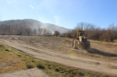 Obres d'adequació d'un aparcament a la zona sud de l'Horta del Valira (Foto: Ajuntament de la Seu)
