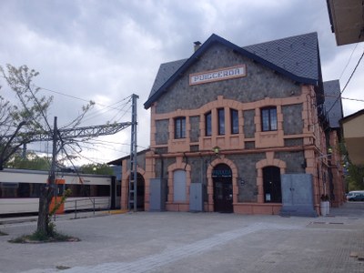 Interrompuda la circulació de trens de l'R3 entre Puigcerdà i la Tor de Querol per un incendi proper a la via