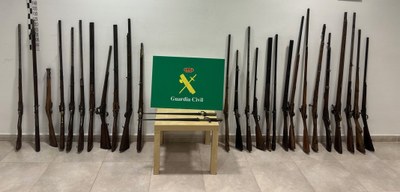 Armes antigues trobades en un habitatge de Puigcerdà després de la mort del propietari