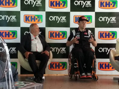 Isidre Esteve en la roda de premsa en què ha anunciat el retorn al Dakar (Foto: KH7 Sport)