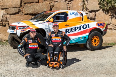 Txema Villalobos i Isidre Esteve, abans de la disputa del Ral·li del Marroc (Foto: Repsol Rally Team)