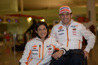 Isidre Esteve, a l'aeroport amb Lídia Guerrero (Repsol Rally Team)