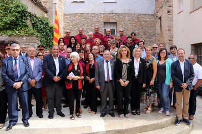 Representants d'institucions, formacions polítiques i associacions a l'acte de la Diada celebrat a Isona (Foto: ACN)
