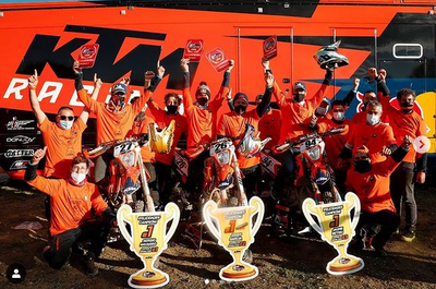Jaume Betriu celebra amb l'equip KTM els títols del Campionat d'Espanya d'Enduro 2020 (KTM Racing / @jbetriu)
