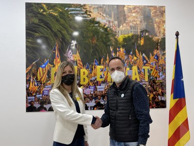 Jeannine Abella relleva Joan Carles Garcia al Parlament (Foto: Junts per Catalunya)