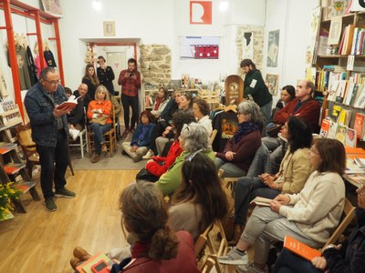 Presentació, a la llibreria El Refugi, dels poemaris 'Alfabet de l'ombra' (Joan Graell) i 'Poemes a la llum' (Ramona Farré)