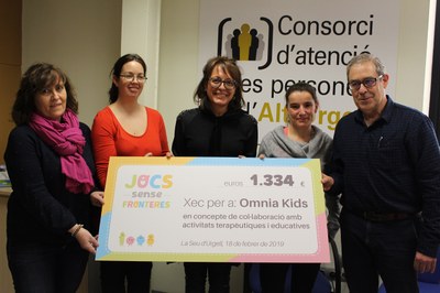 Donació de Jocs Sense Fronteres al projecte Omnia Kids