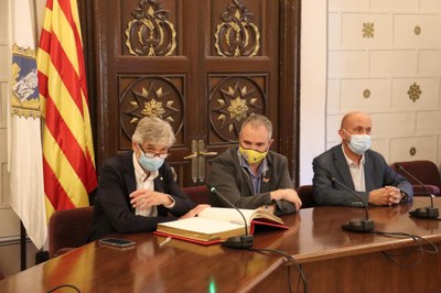 Josep Maria Argimon, Jordi Fàbrega i Joan Martínez Benazet, a la sala d'actes de l'Ajuntament de la Seu d'Urgell
