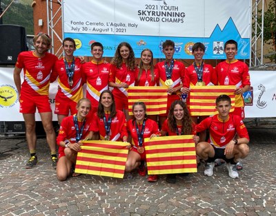 Josep Miret, amb la resta de participants catalans als Mundials Júnior i U23 de curses de muntanya (Foto: FEEC)