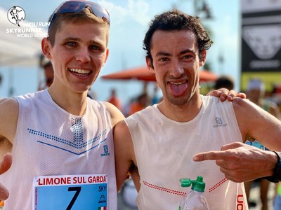 Kilian Jornet, campió de la Copa del Món 2018, amb el guanyador de la Limone Extreme, Davide Magnini (Foto: MiguRun Skyrunner World Series)
