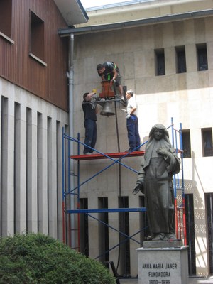 Campana Anna M. Janer al convent de la Punxa