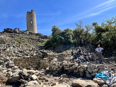 El poblat que s'està excavant a fora del castell de sant Gervàs (Foto: ACN/Marta Lluvich)