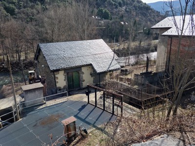Edifici de la central hidroelèctrica de Sort, al Pallars Sobirà (Foto: Marta Lluvich)