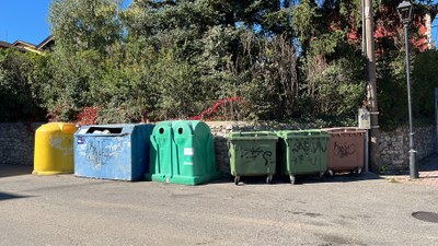 Una illa de contenidors a Bellver de Cerdanya (Foto: ACN)