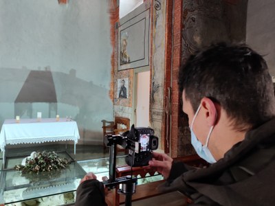 Captació d'imatges amb càmera de 360º a l'església de Sant Climent de Talltorta (Foto: Turisme Cerdanya)