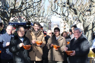 Les autoritats locals a la calderada de Sant Antoni 