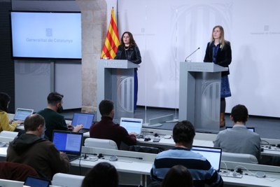 Laura Vilagrà i Victòria Alsina presenten, al Palau de la Generalitat, la consulta al Pirineu sobre la candidatura als Jocs d'Hivern (Foto: ACN)