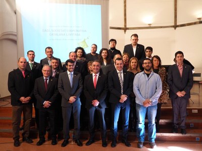 Membres de la Cooperativa Cadí i regidors de l'Ajuntament de la Seu d'Urgell
