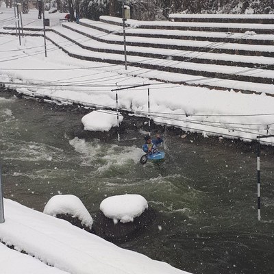 Entrenament enmig de la neu al Parc Olímpic del Segre (Foto: Enric Vadell)