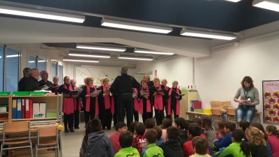 Cantada de nadales de la Coral de la Gent Gran de la Seu a l'Escola La Valira