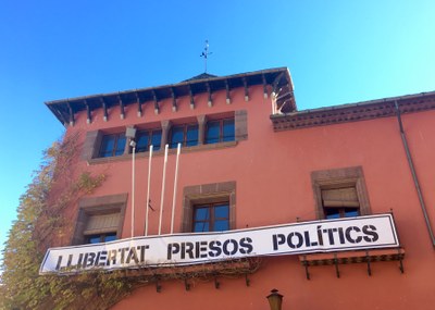 Pancarta reivindicativa a l'Ajuntament de la Seu