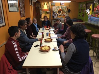 Reunió veïnal de la CUP al centre històric de la Seu