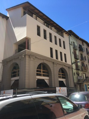 Obres a l'edifici de la delegació del COAC a l'Alt Pirineu i Aran, al carrer Major de la Seu d'Urgell