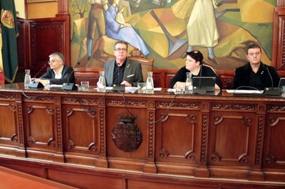 President de la Diputació de Lleida, Joan Talarn, amb els vicepresidents de la institució durant el Ple del 19 de desembre del 2019 (Foto: ACN)