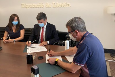 Signatura del préstec a la Diputació de Lleida (Foto: Diputació de Lleida)