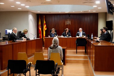 Judici a una dona acusada d'atropellar i amenaçar un home a la Pobla de Segur (Foto: ACN)