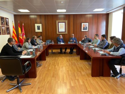 Reunió entre el secretari general de Polítiques Digitals i Administració Pública, Xavier Gatius, i el síndic d'Aran, Francesc Boya, acompanyat d'alcaldes aranesos (Foto: Conselh Generau d'Aran)