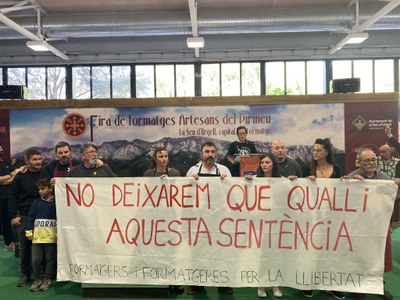 Protesta de formatgers dels Pirineus per la sentència contra l'1-O, en el marc de la Fira de Formatges Artesans a la Seu d'Urgell