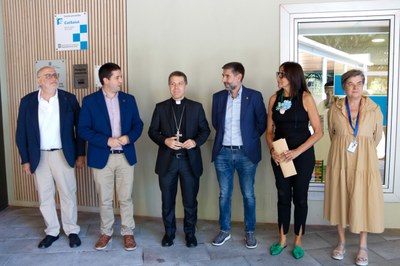 Autoritats abans de començar la visita a les noves instal·lacions (Foto: Marc Codinas)