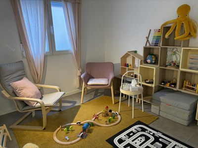Interior de l'emplaçament provisional del nou Barnahus de l'Alt Pirineu i Aran, a la Seu d'Urgell