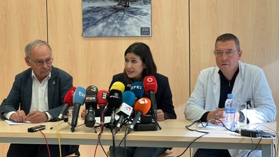 Roda de premsa de Núria Parlon, acompanyada de Jordi Gassió i Salvador Sarrà (Foto: ACN)